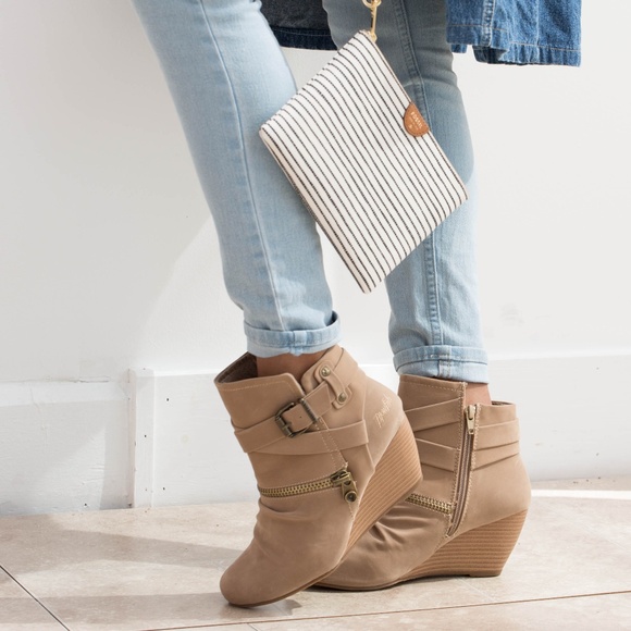 Meet your Posher, Ella - Picture 1 of 2